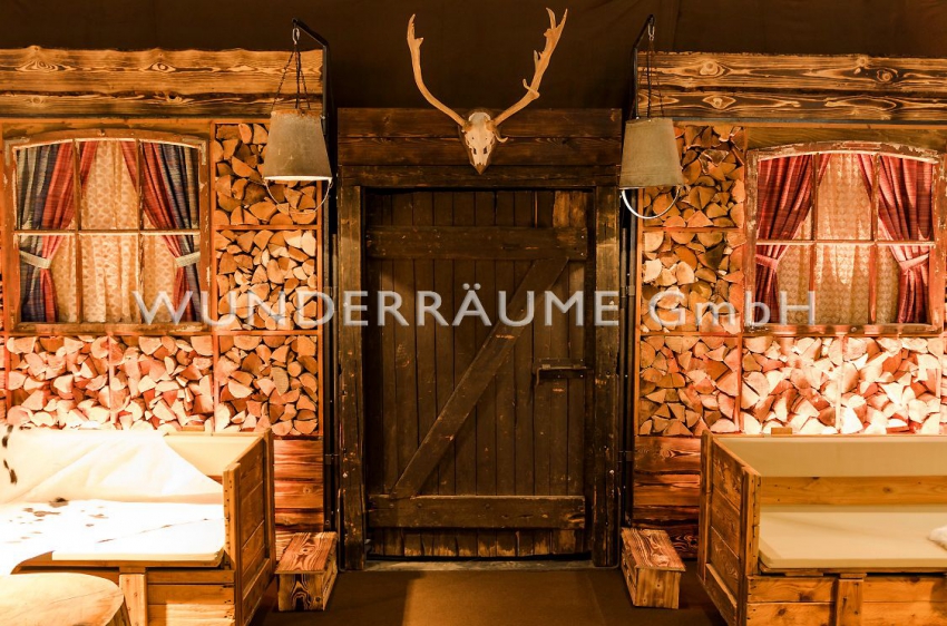 WUNDERRÄUME - Kaminholzwand