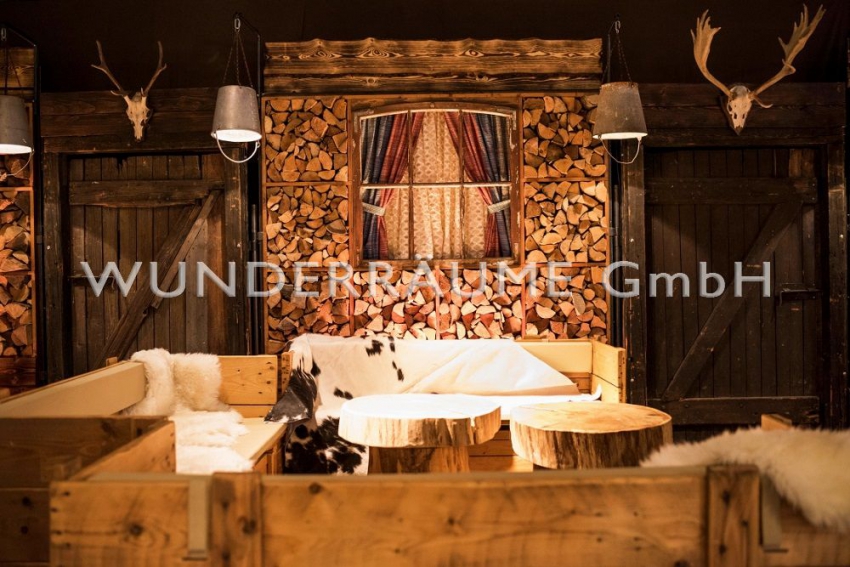 WUNDERRÄUME - Kaminholzwand
