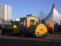 Grodekoration aus bunter Holzlokomotive mit Waggons